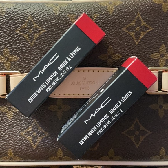 MAC | Ruby Woo Red Retro Matte Lipstick - Picture 2 of 4